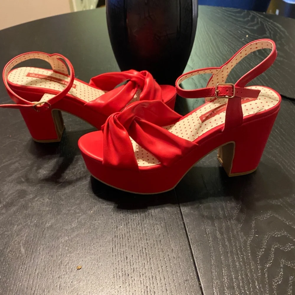 BAIT Block Heels - 7.5 - Picture 2 of 5